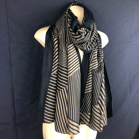 BNWT-SilkBlend Soft,Cozy GeoPrint Scarf/Shawl/Wrap - Picture 4 of 8